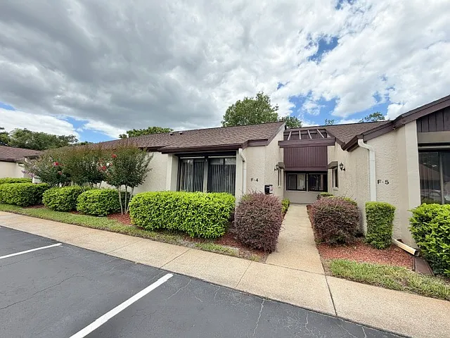 2 bed, 1049 sqft, $1,450 — Photo 2