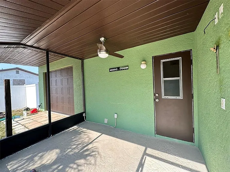 390 Kenova St — Photo 15