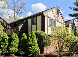 9 Derby Ct, Brookfield, CT 06804