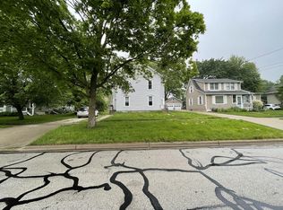 615 1st St #615, Batavia, IL 60510