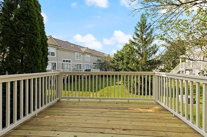 487 Vaughn Cir — Photo 12