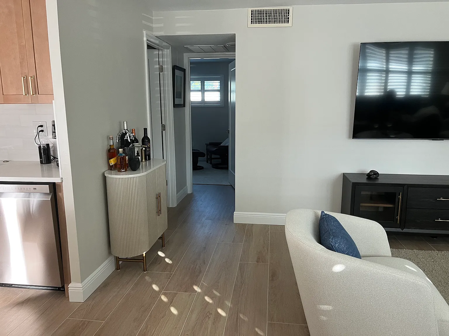 2 bed, 720 sqft, $6,000 — Photo 4
