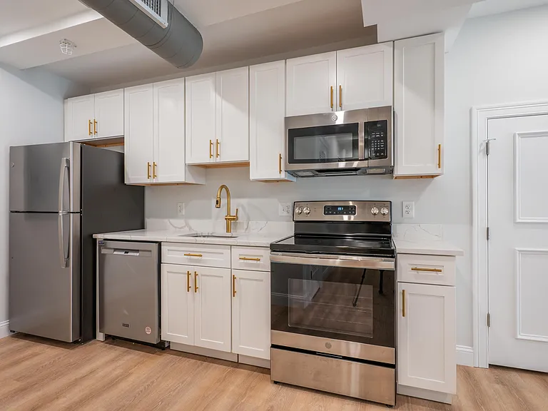 146 Main St #201 — Photo 1