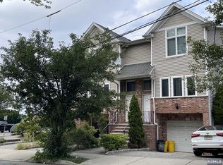 75 W Columbia Ave, Palisades Park, NJ 07650