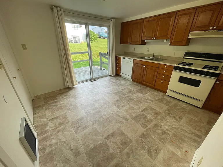 435 Cedarcrest Dr — Photo 10