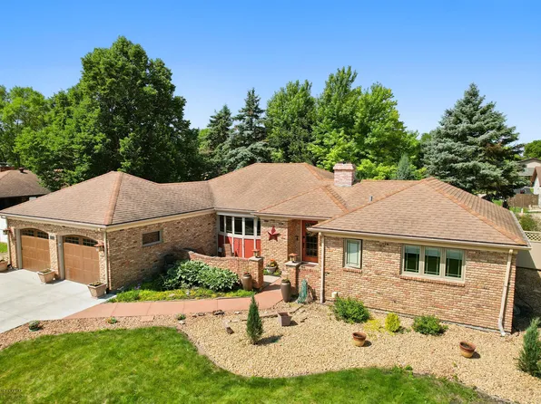 110 37th Ave S, Moorhead, MN 56560