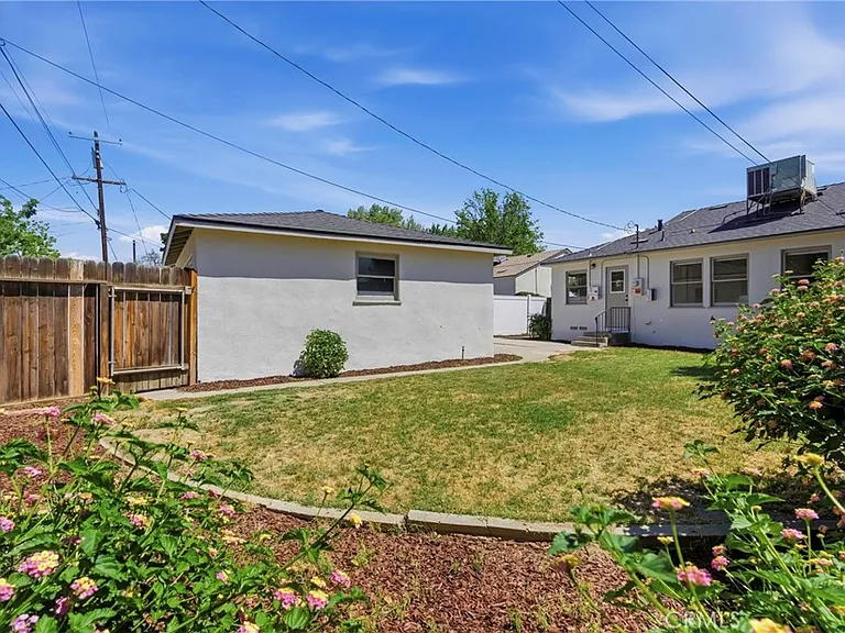 2715 Cedar St — Photo 37