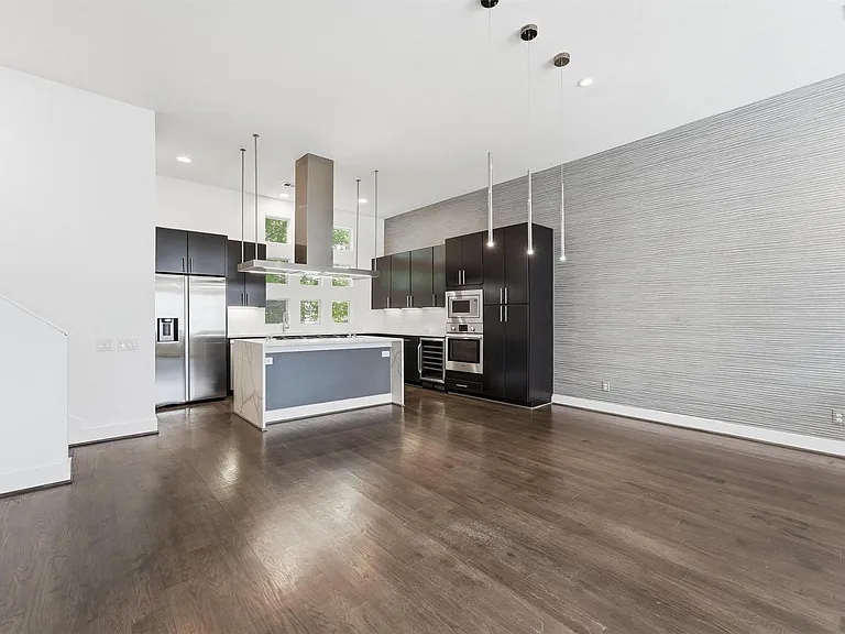 2338 Commerce St — Photo 15