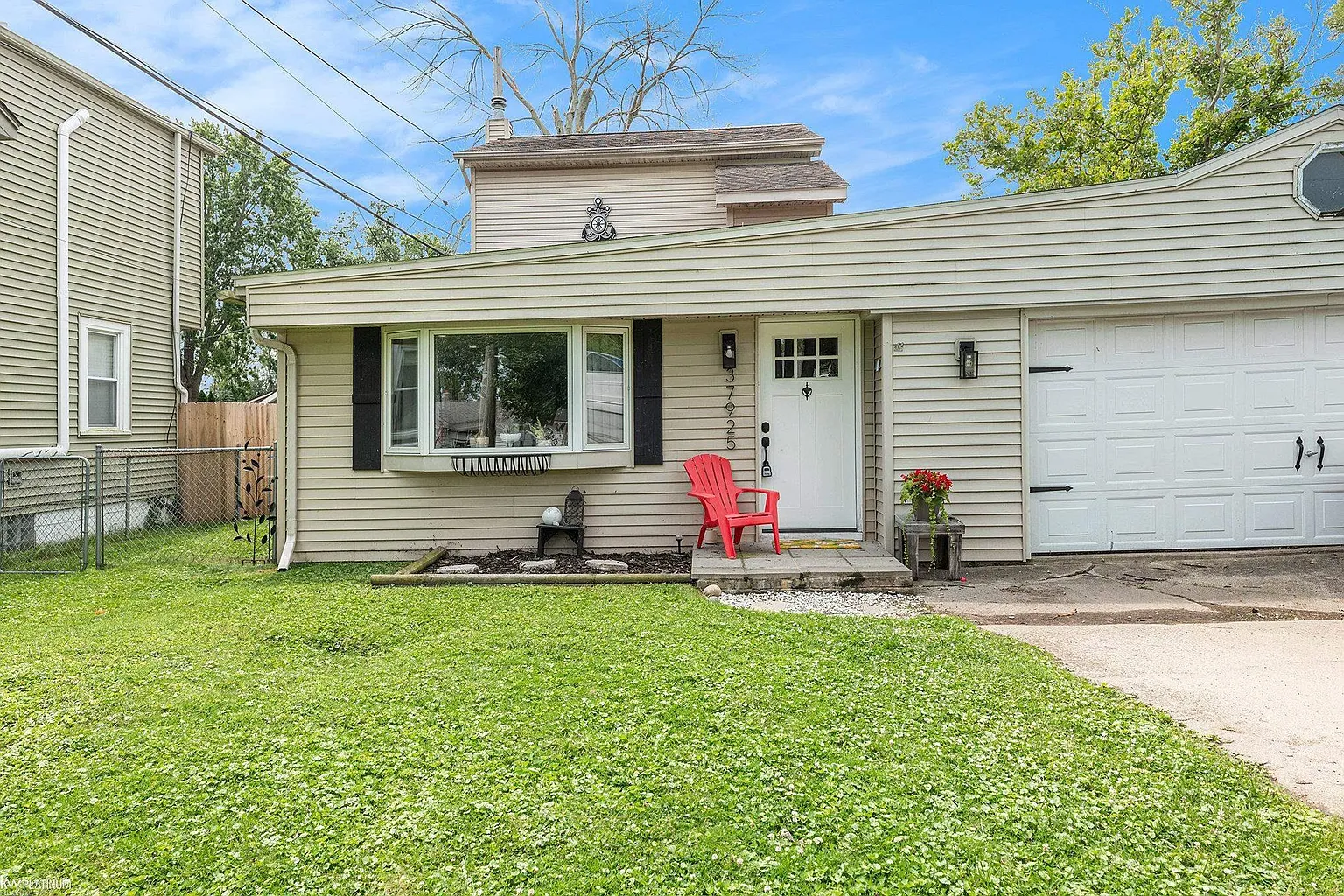 37925 Sunnybrook St photo 1