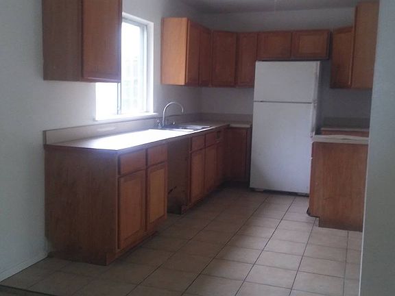 5th image of 4221 Bowling Green St