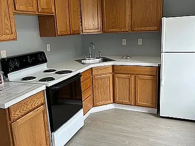 1st image of 608 Main Rd N APT 1