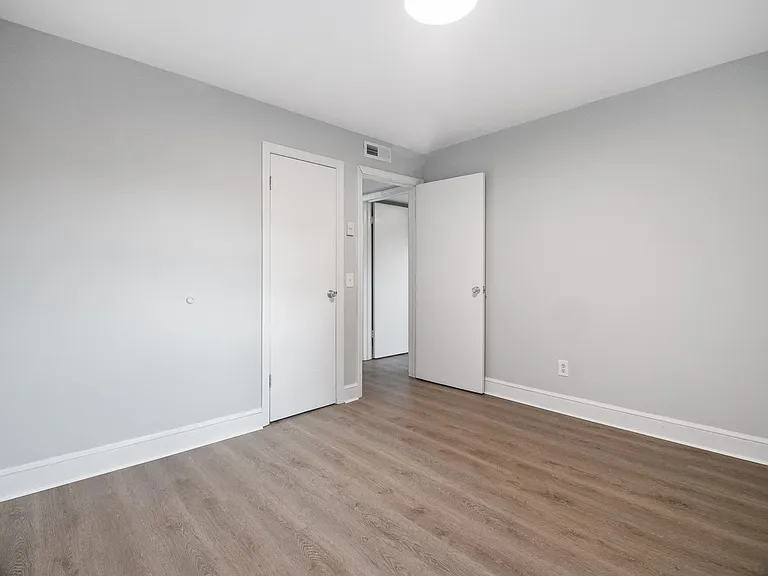445 Riverview — Photo 14
