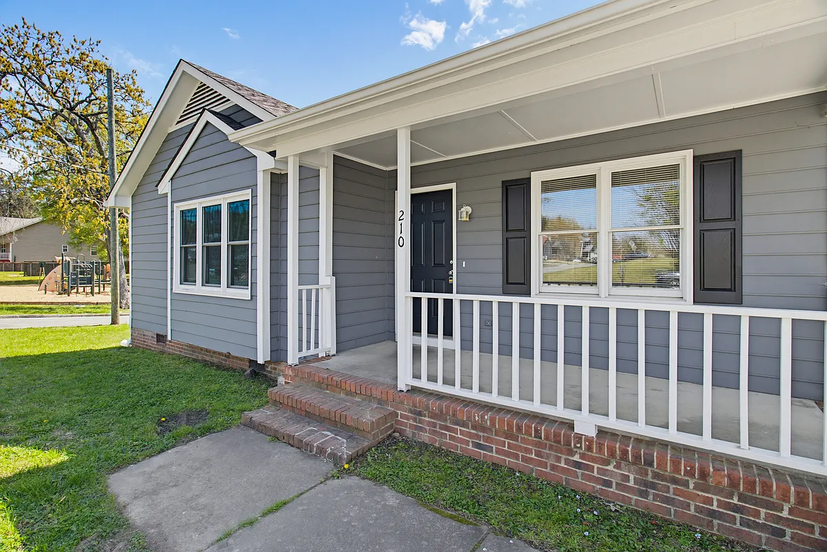 Building Photo - 210 E McCulloch St