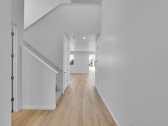 4th image of 2029 E Burger St #1244