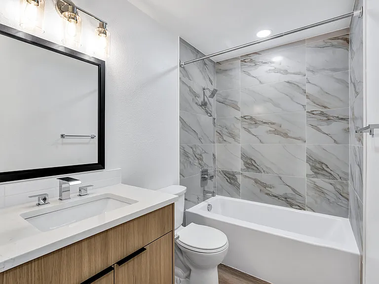 5210-5232 SE Rinearson Rd — Photo 13