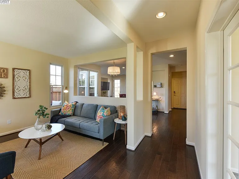 211 Kingfisher Ave — Photo 5