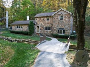 63 Sanatorium Rd, Glen Gardner Boro, NJ 08826