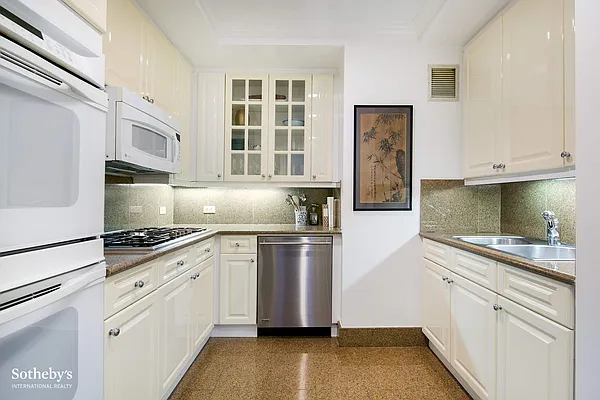 Rented by Sotheby's International Realty | media 2