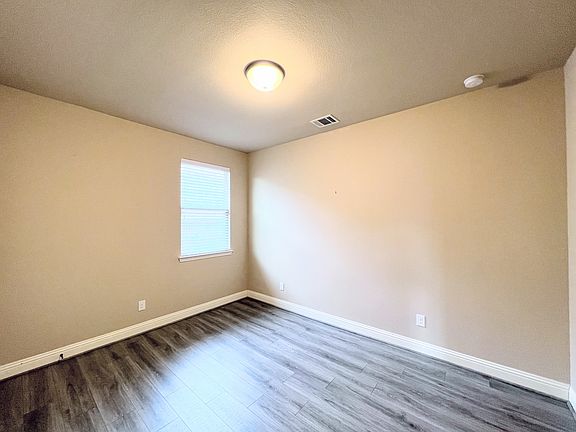 4th image of 1001 Summer Ln