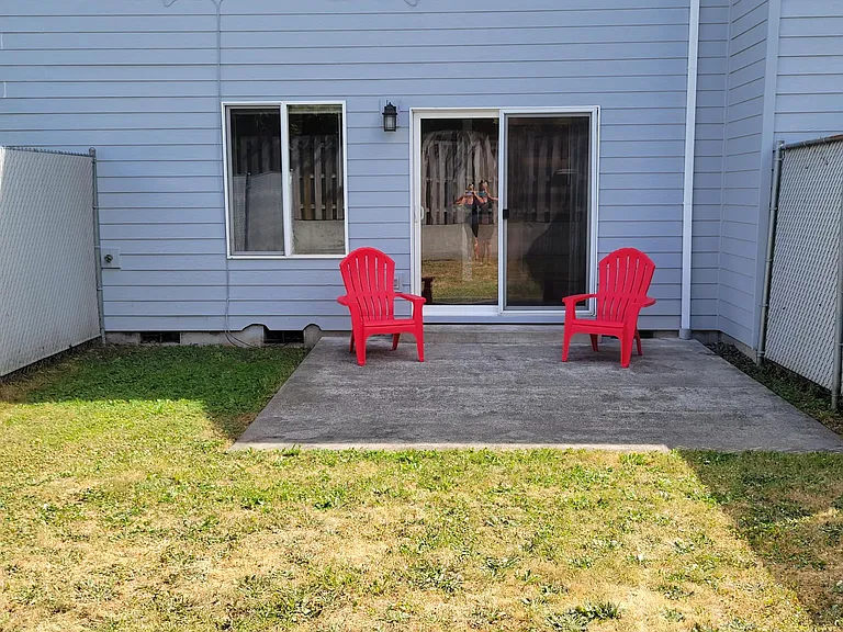 927 SE Tenino St — Photo 4