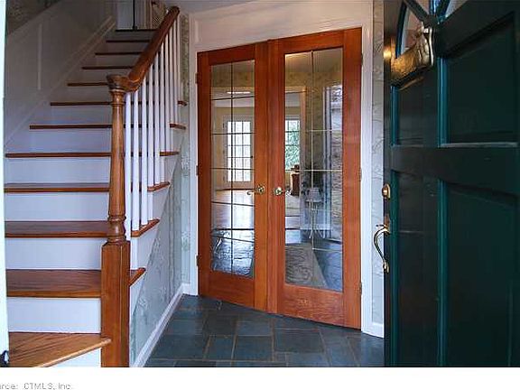 3rd image of 45 Carriage Hill Dr