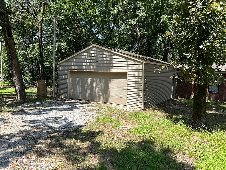 568 County Road 744 — Photo 2
