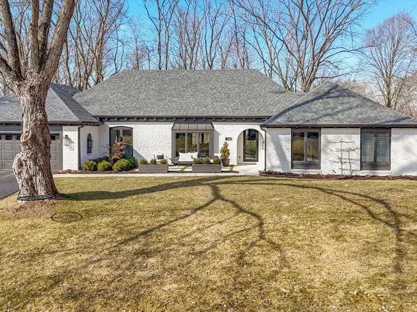 140 Raintree Dr, Zionsville, IN 46077