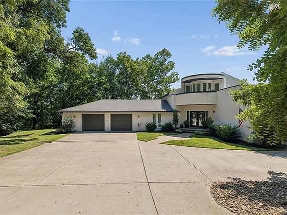 3rd image of 15404 Lake Point Dr