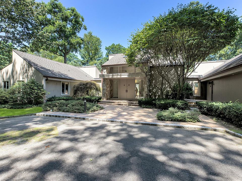 1st image of 20 Forest Dr