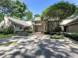 20 Forest Dr, Port Washington, NY 11050