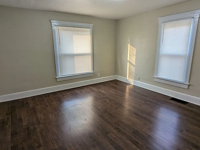 793 Boulevard St — Photo 15