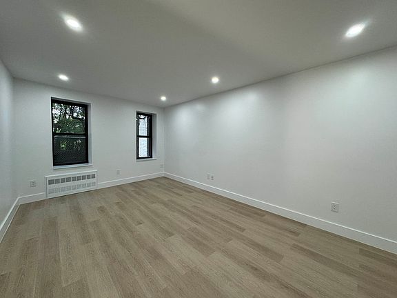 4th image of 1035 Washington Ave APT 1J