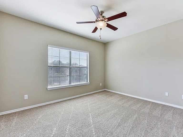 Waters Edge Apartment Homes — Photo 97