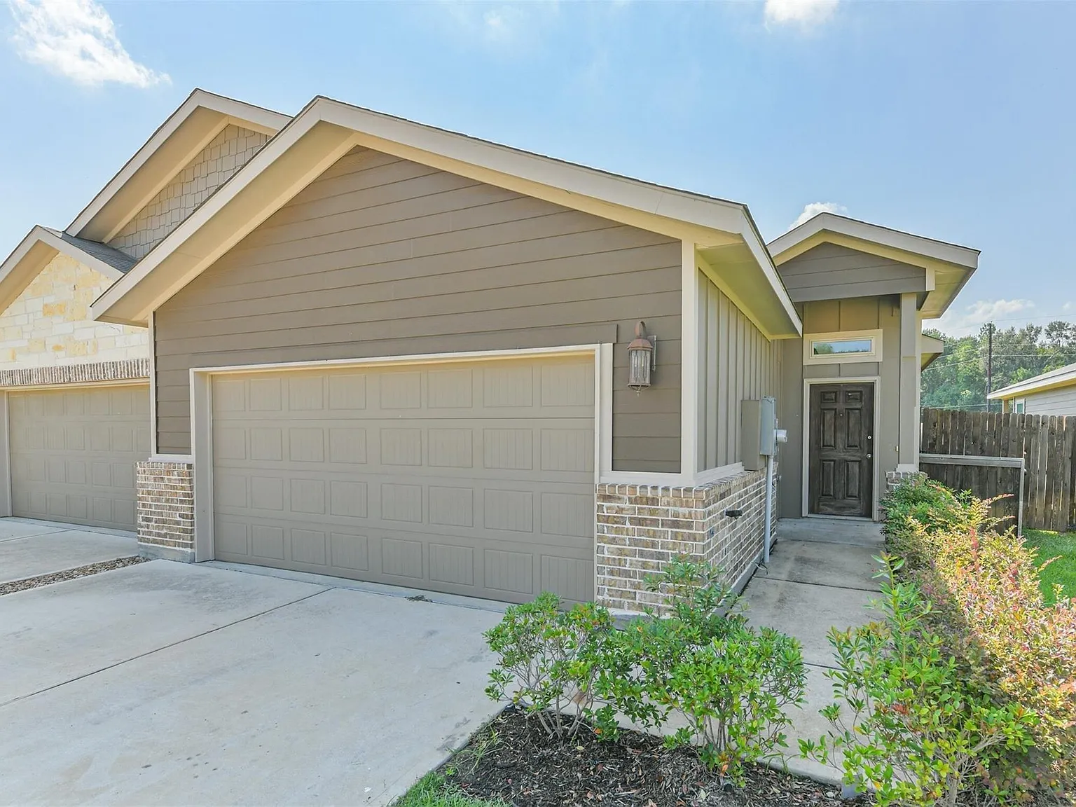3 bed, 2.0 bath, 1331 sqft, $1,750 — Photo 1