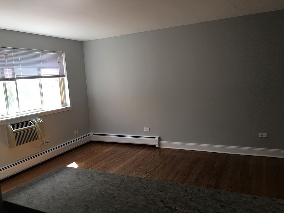 1st image of 2827 N Cambridge Ave APT 406