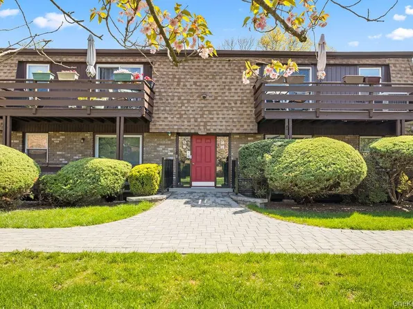 19 New Holland Village, Nanuet, NY 10954