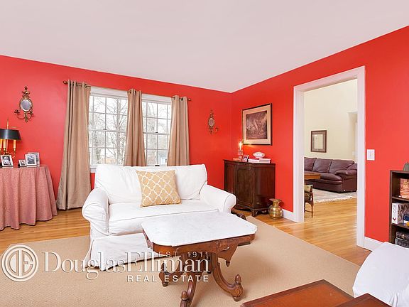 4th image of 85 Coventry Ln