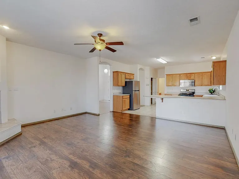 7309 Boxwood Ave NE — Photo 16