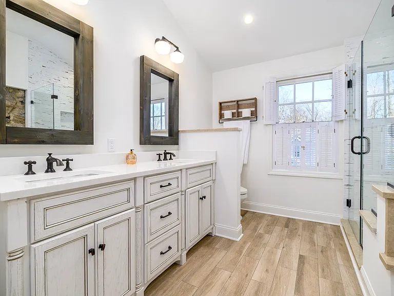 64 Sanford Ln — Photo 26