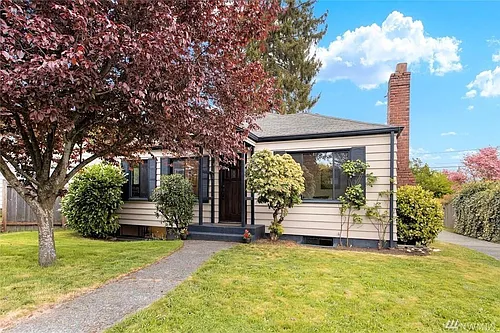8222 20th Ave NE Photo 1