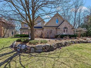 1404 Peppermill Cir, Midland, MI 48642
