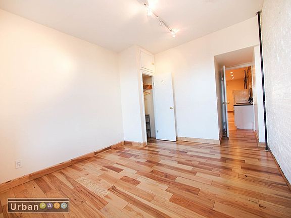 5th image of 1471 Myrtle Ave APT 3L