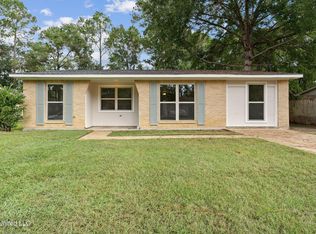 2718 Ridgeway Dr, Gautier, MS 39553