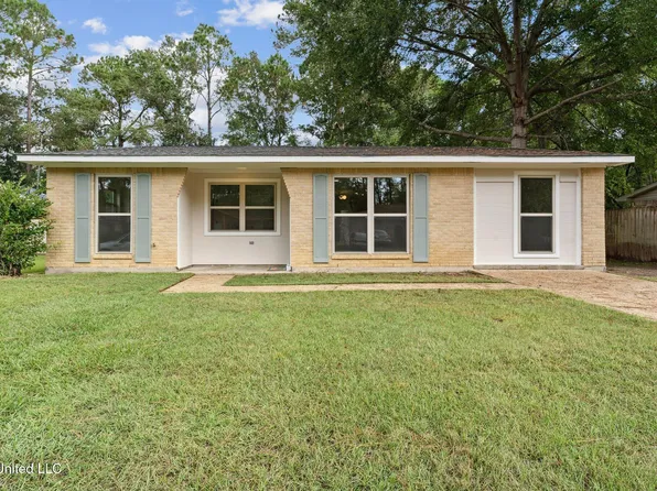 2718 Ridgeway Dr, Gautier, MS 39553