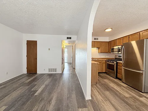Updated Downtown 1 Bed w/ free WIFI & Gated Parking Photo 1