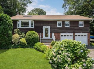 7 Lovers Ln, Huntington, NY 11743