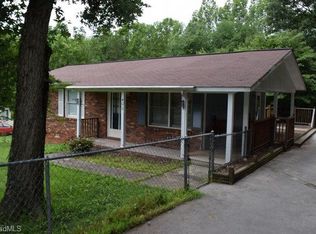 400 Crystal Dr, North Wilkesboro, NC 28659