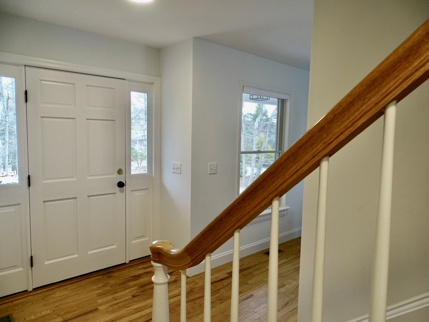  Hallway to Front door