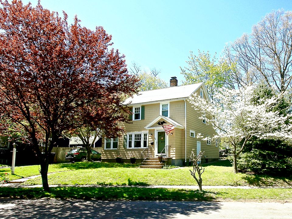 Charming Stratfield colonial