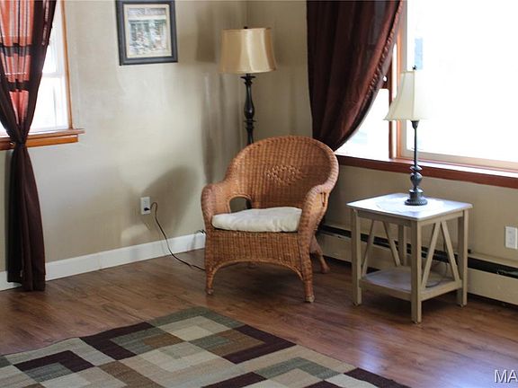 4th image of 2115 Hill Crest Dr
